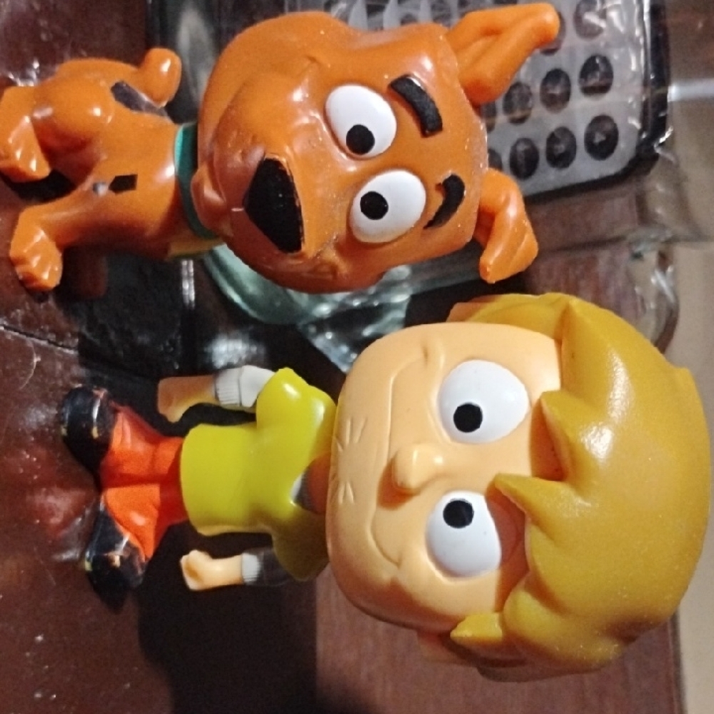 Orange and Yellow Action Figures Set Shaggy And Scooby Doo Bobble Heads